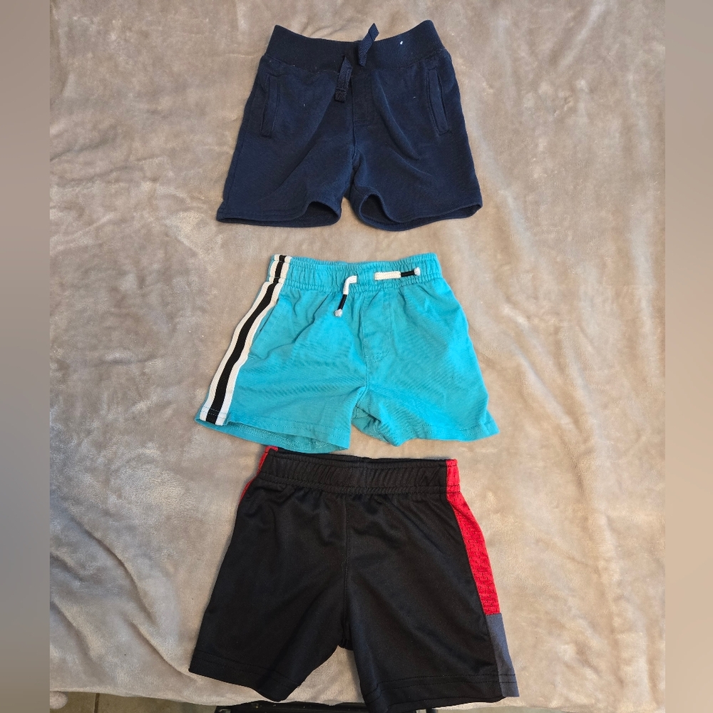 Lot of 3 pairs of lounge shorts - size 18 month